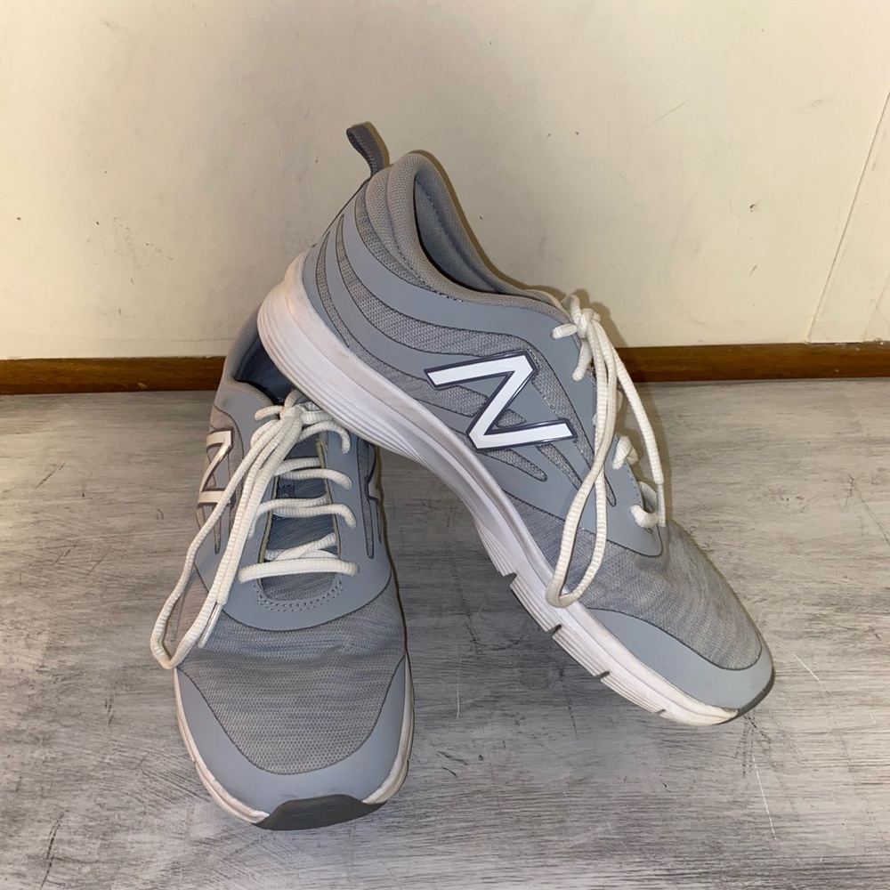 New balance tennis shoes